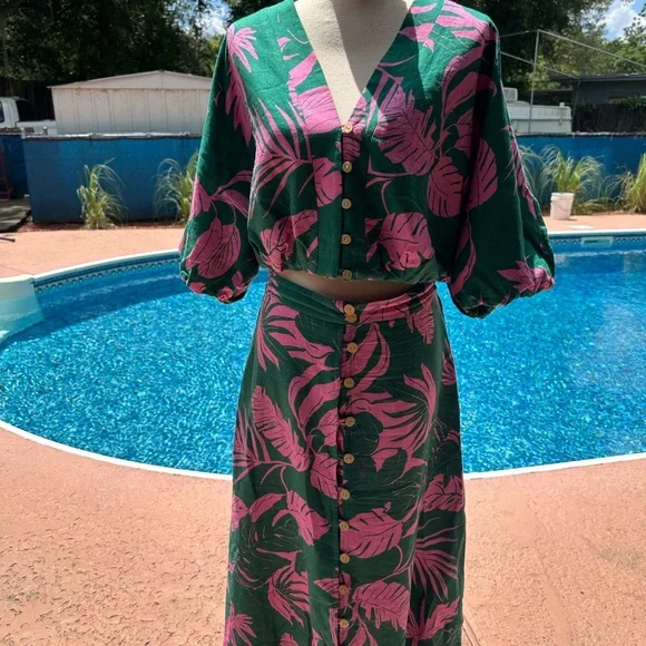 MAISON KITSUNE Green and Pink Fabric Detail - Picture 2 of 12